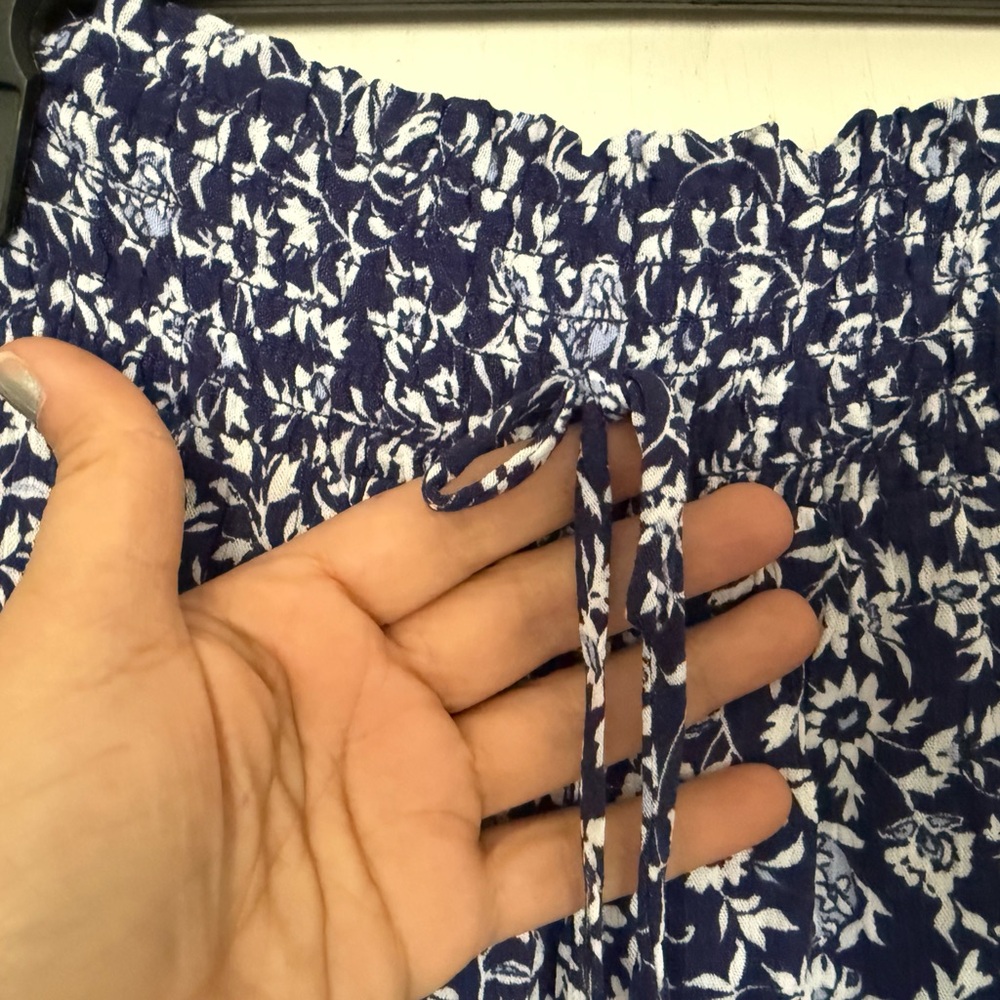 BeBop Blue and White Floral Women's Shorts NWOT - Picture 4 of 6